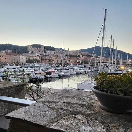 Daire Superbe T2 Avec Balcons, Vieux Port, Hyper Centre Ajaccio (Corsica)