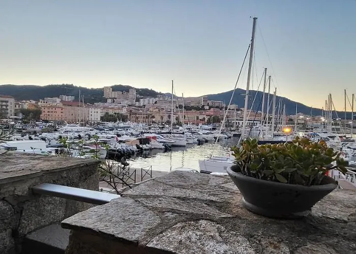 Appartement Superbe T2, Vieux Port, Hyper Centre Ajaccio (Corsica)